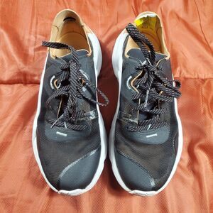 Sorel Women's Kinetic RNEGD Float Athletic Sneaker‎ Women's Size 6.5 Black EUC